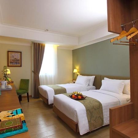 Aziza Syariah Hotel Solo By Horison Exteriör bild
