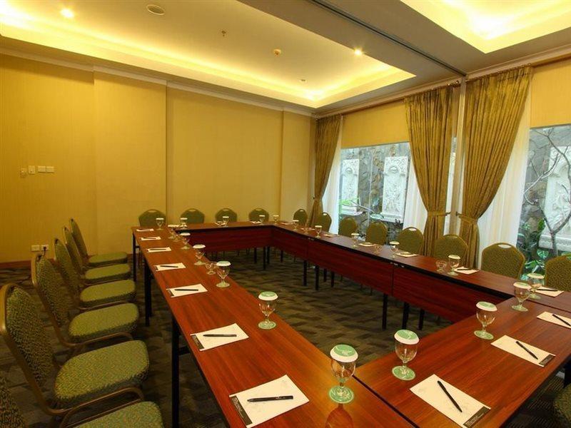 Aziza Syariah Hotel Solo By Horison Exteriör bild