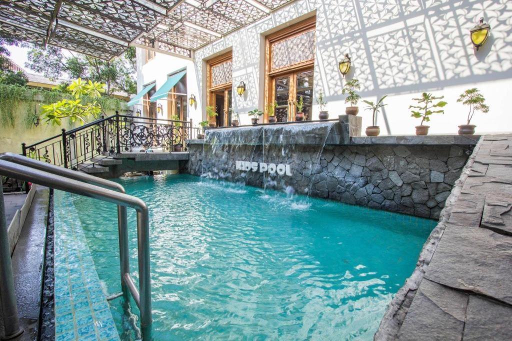 Aziza Syariah Hotel Solo By Horison Exteriör bild