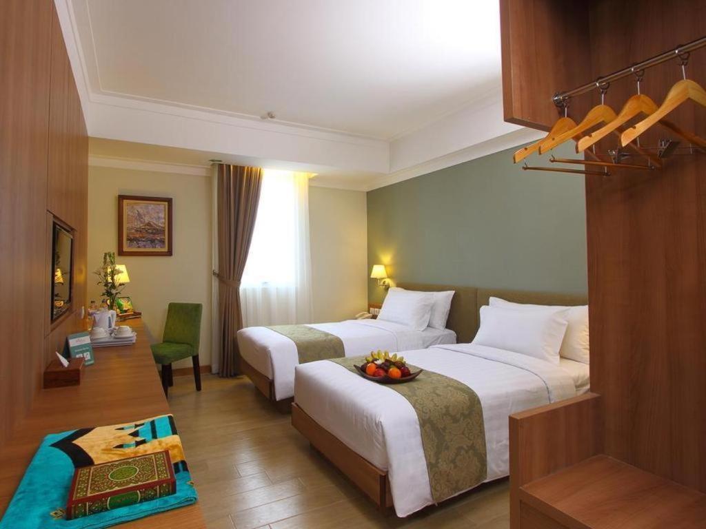 Aziza Syariah Hotel Solo By Horison Exteriör bild