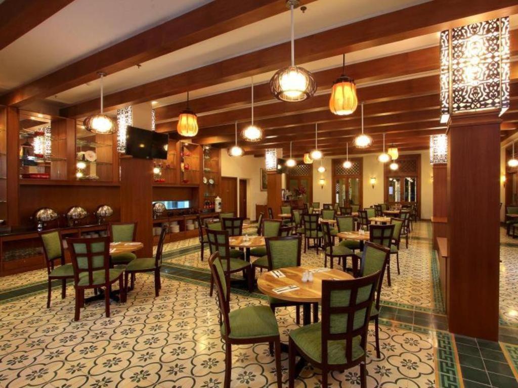 Aziza Syariah Hotel Solo By Horison Exteriör bild