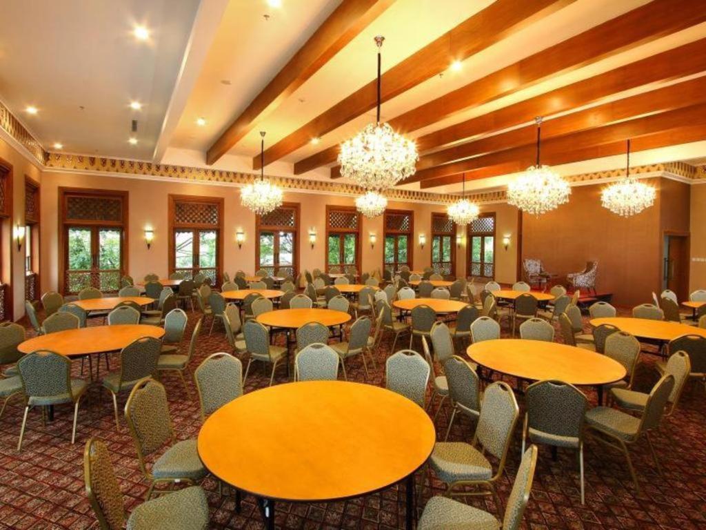 Aziza Syariah Hotel Solo By Horison Exteriör bild