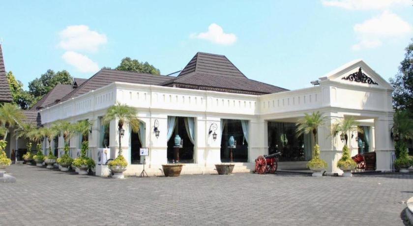 Aziza Syariah Hotel Solo By Horison Exteriör bild