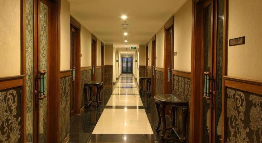 Aziza Syariah Hotel Solo By Horison Exteriör bild